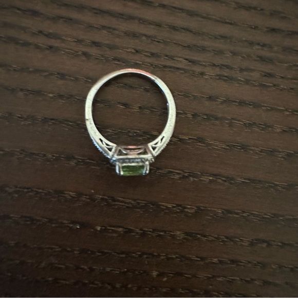 Birthstone (Peridot) Ring - Picture 5 of 6